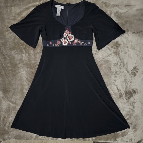 Nine West ✦ Silk Embroidered Floral Appliqué Dress ✦ Black ✦ Fitted Short Sleeve - Picture 9 of 17